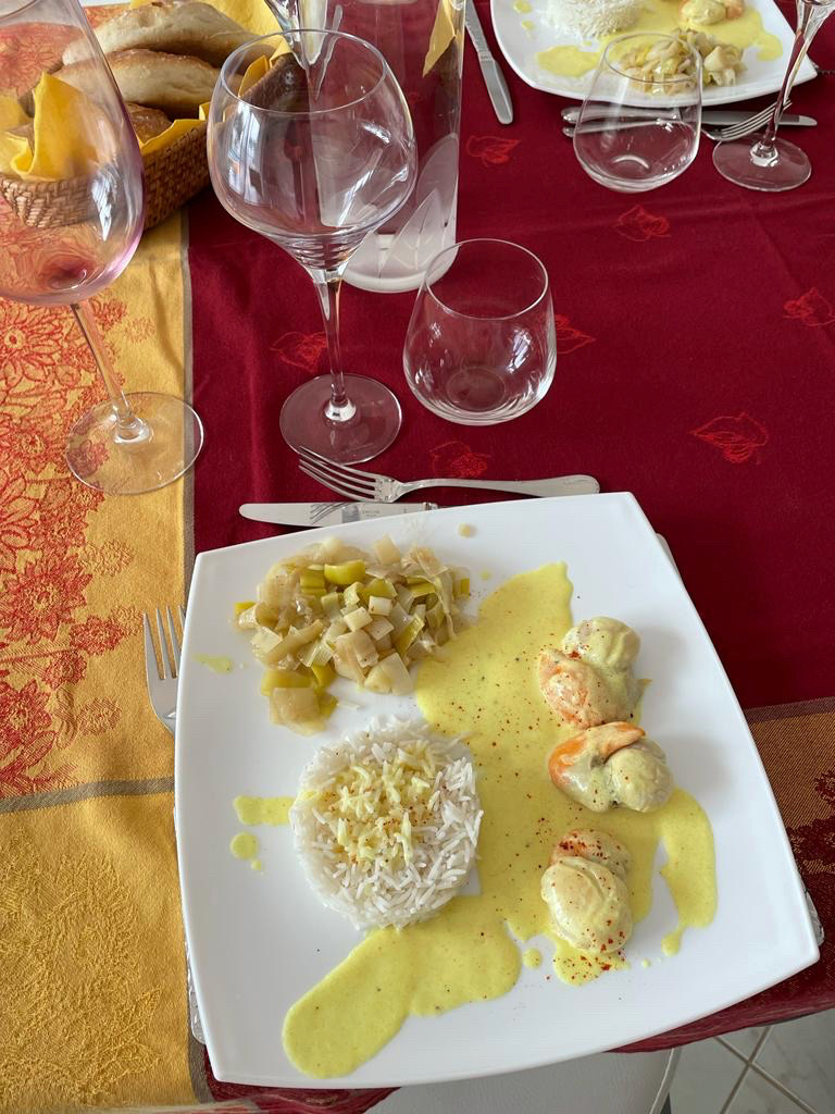 Noix de Saint-Jacques sur lit de fondue de poireaux sauce citronnée : 2 personnes